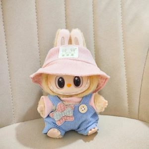 Pastel Relaxation Costume for Labubu Figurine – Pink Bucket Hat & Bow Dungarees Edition